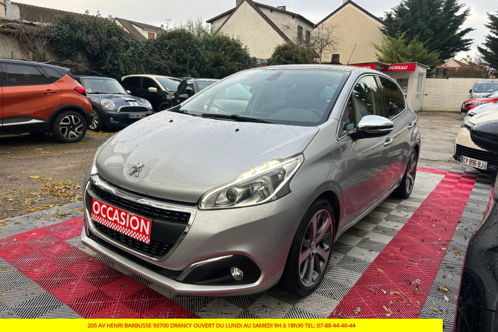 PEUGEOT 208