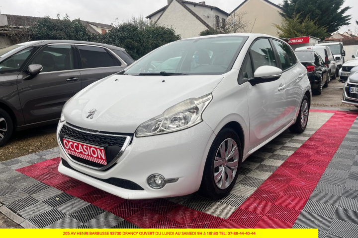 PEUGEOT 208