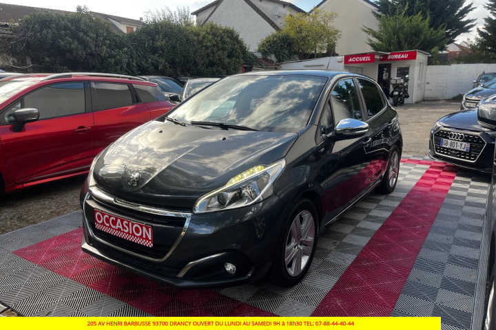 PEUGEOT 208