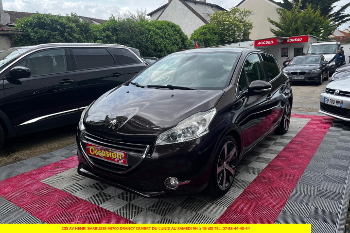 PEUGEOT 208